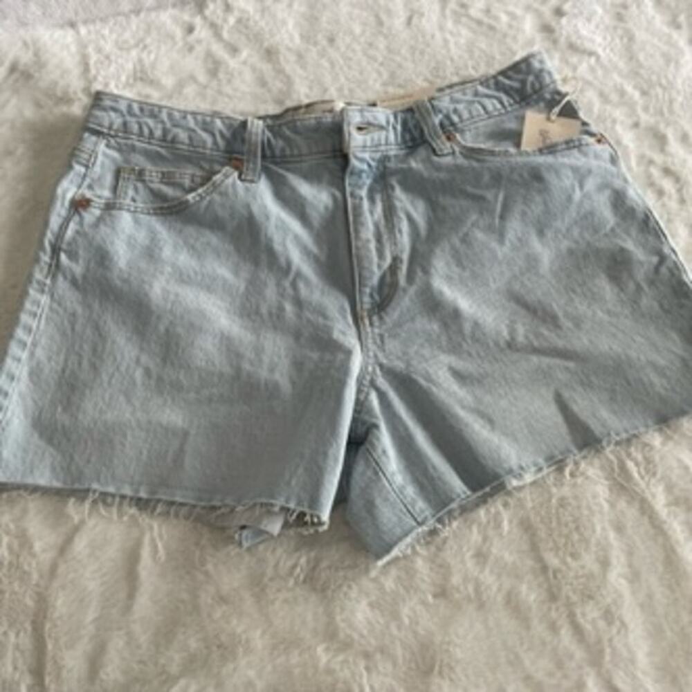 NWT new Universal Thread Vintage Midi Denim Short size 14